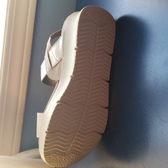 LADIES SIZE 8 SANDALS - Picture 3 of 6